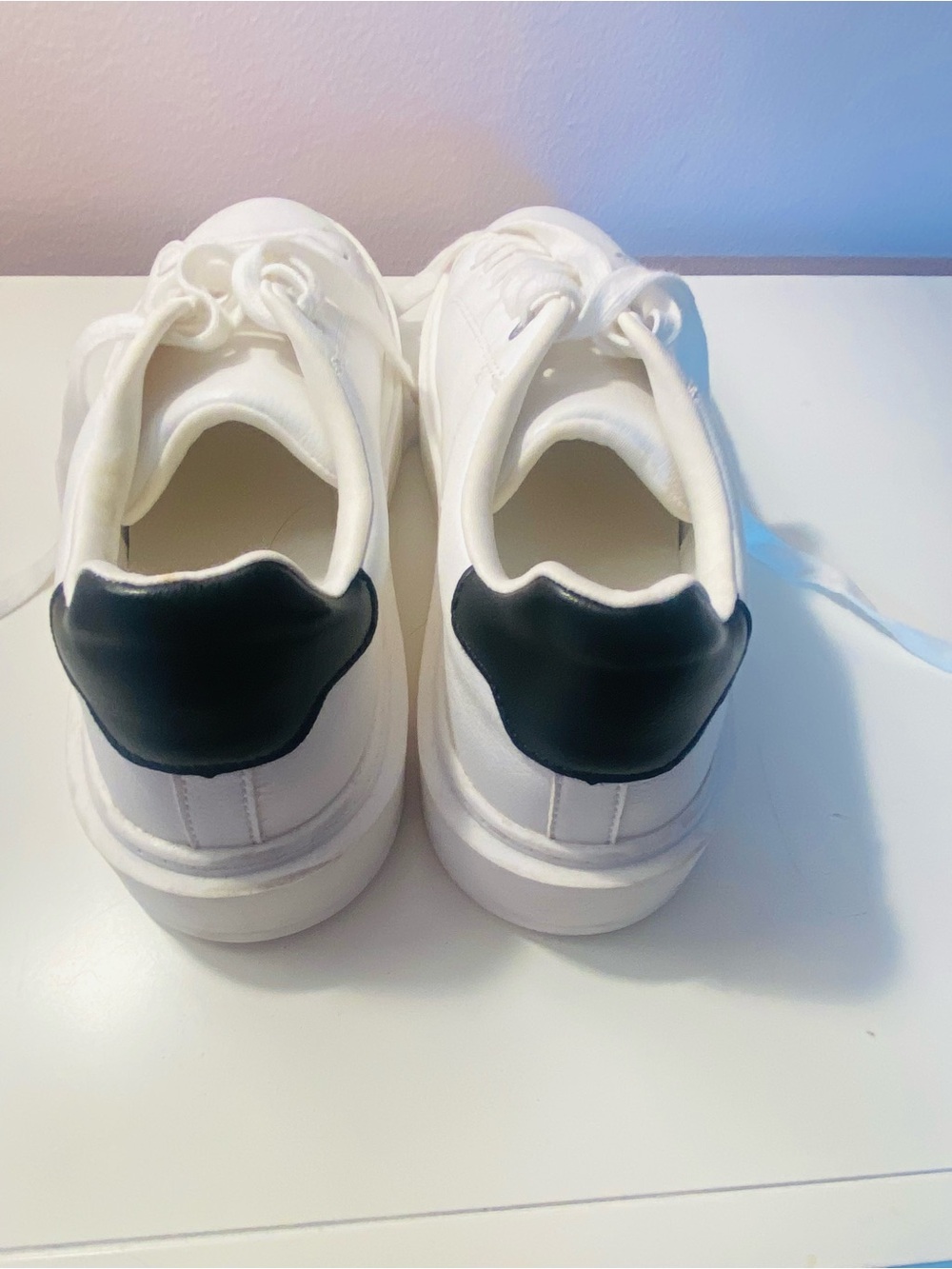 Steve Madden White Women’s Low-Top Casual Sneakers - Picture 3 of 7